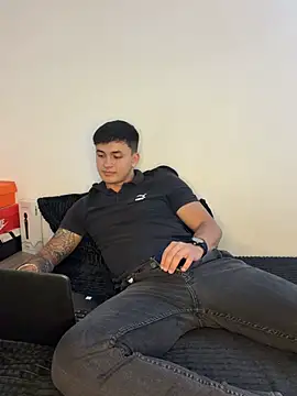 Chat +18 de Christopher_strongg ao vivo