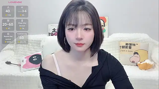 Lucy-8's Live XXX Chat