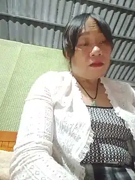 XXX chat uživo modela Moon_squirtt