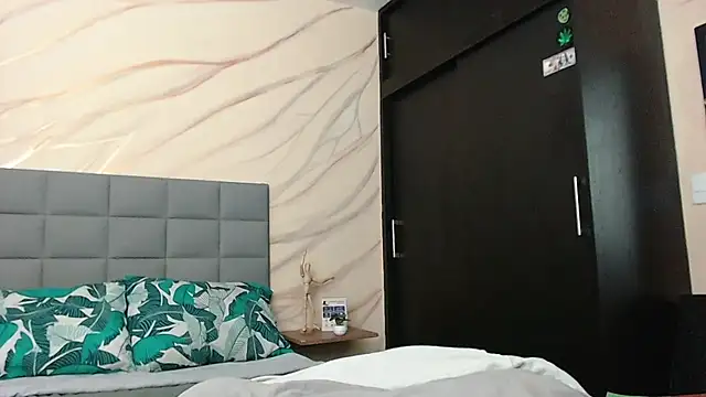 XXX chat uživo modela mike_rolly_hot