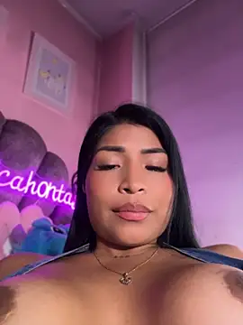 צ'אט XXX בשידור חי של Pocahontascute_33