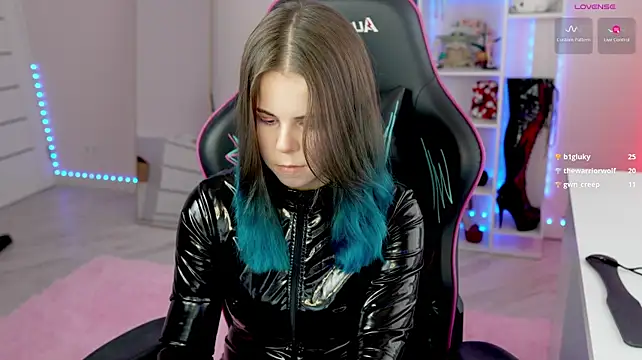 QueenAliceX Chat XXX in diretta
