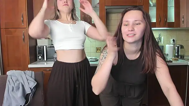 HotCaramellsTV – Live XXX-chat
