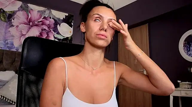 Show modela Aria_Simone na web-kameri