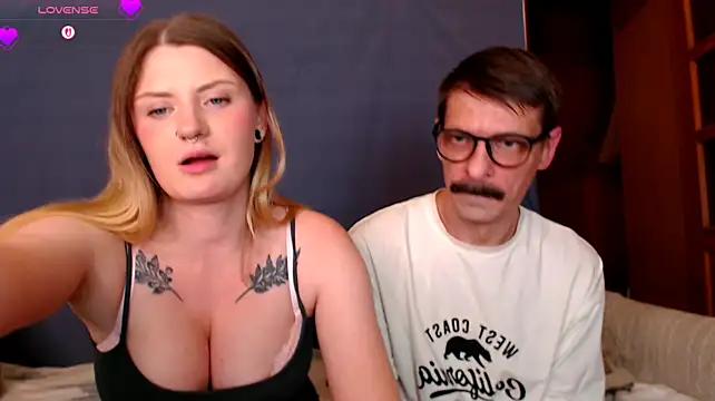 CozyCurvesのライブXXXチャット