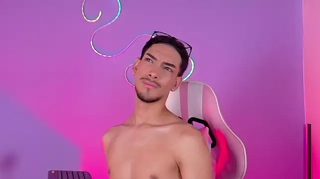 ApoloXanthos Show in webcam