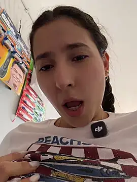 Chat +18 de LittleDoll___ ao vivo