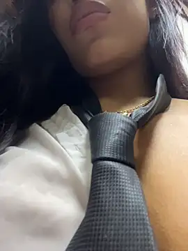MystiqueXXX Adlı Modelin Canlı XXX Sohbeti