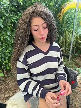 Chat +18 de roxyrougee ao vivo