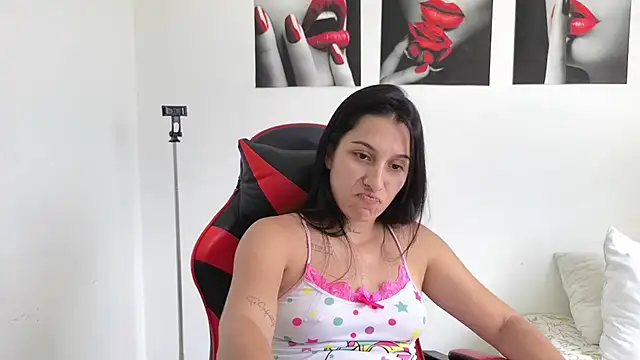 Chatroom XXX en direct de tammyandrade_