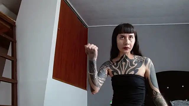 Emilia_1995's Live XXX Chat