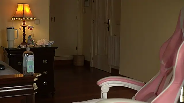 Katyerave élő XXX-chatje