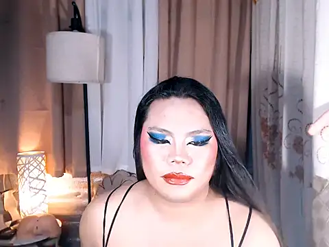 הופעת וובקאם של TSbrianaHugeCock
