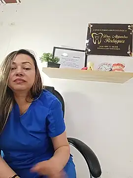 Pertunjukan Kamera Web _Dentist-Madisson_04
