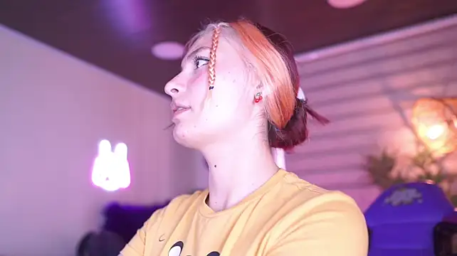Rebecah_1のライブXXXチャット