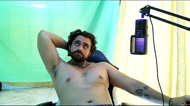 aronmiller404's Live XXX Chat