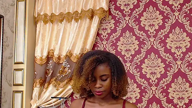 AmaraaEvans' Live XXX Chat