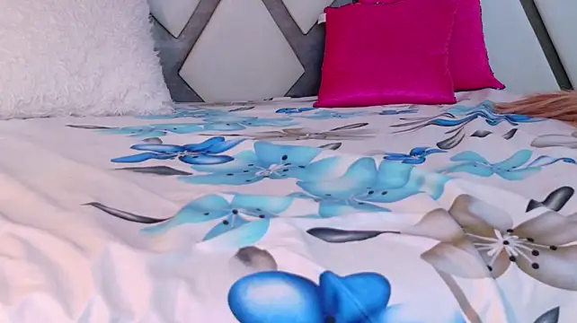 TiffannyValentine Adlı Modelin Canlı XXX Sohbeti