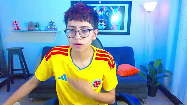 alexcum_18 Adlı Modelin Canlı XXX Sohbeti