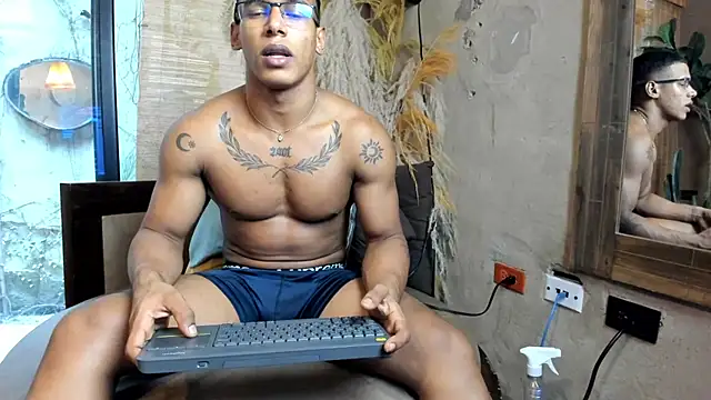 NicolasStoneen Live XXX chat