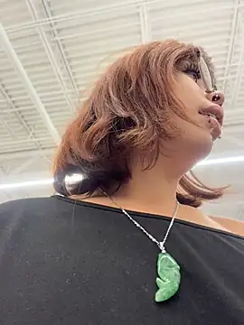 XXX chat uživo modela moan4mona