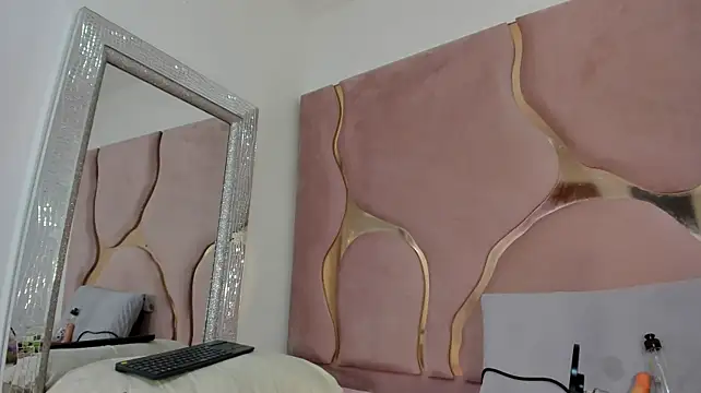 צ'אט XXX בשידור חי של honeyhtx