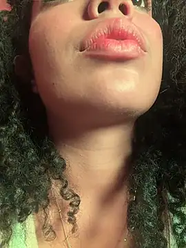 XXX chat uživo modela Morenayaa