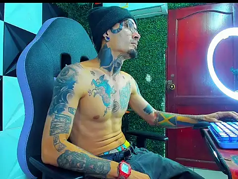 Czat XXX na żywo – Boy_tatto77
