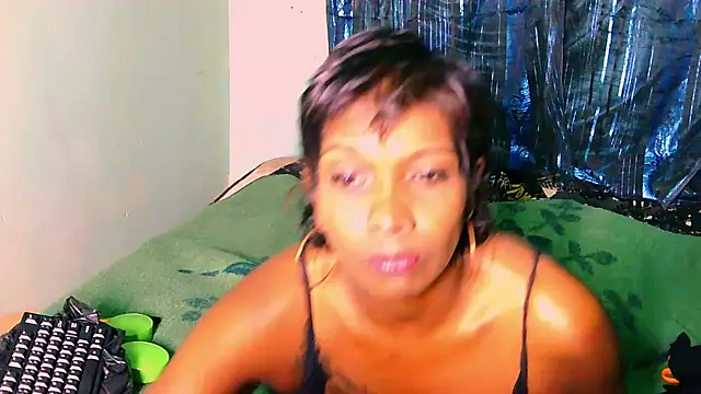 Fuckable_Nasty_MILF Adlı Modelin Canlı XXX Sohbeti
