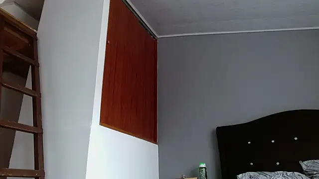Emilia_1995 Chat XXX in diretta