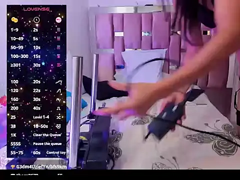 VALERIAQUEENTS__'s Live XXX Chat