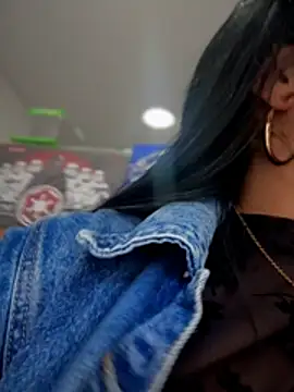 Outdoors-Mia_Khalifa's Live XXX Chat