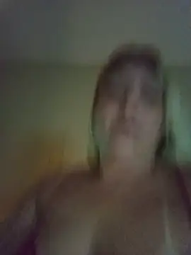 Chat +18 de Manuzinha2209 ao vivo