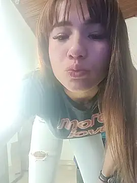 Chat +18 de _Luna_Blooms ao vivo
