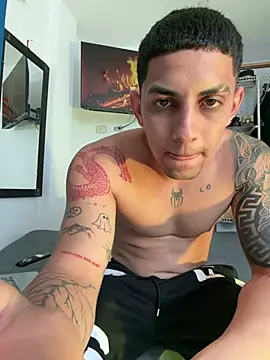 Chatroom XXX en direct de GabrielX77_