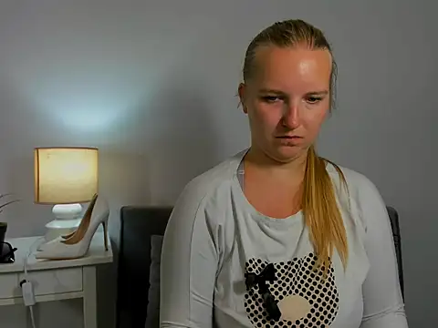 XXX chat uživo modela RoseTeacherX