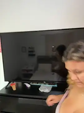 Latinamommy26's Live XXX Chat