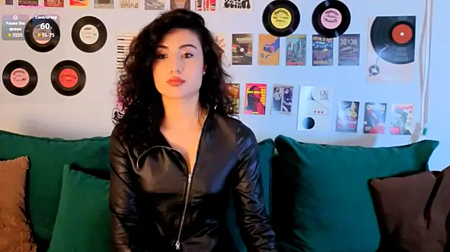 Chat +18 de Maya_Rogerss ao vivo