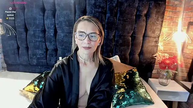 Issa_Milf__'s Live XXX Chat