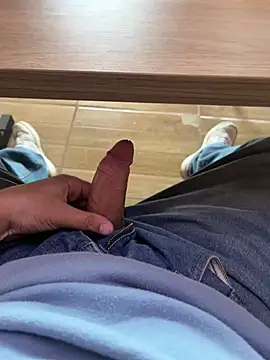 Alee_2004 Show in webcam