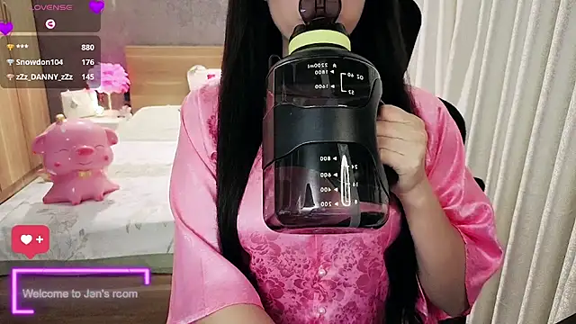 JENNIE-16's Live XXX Chat