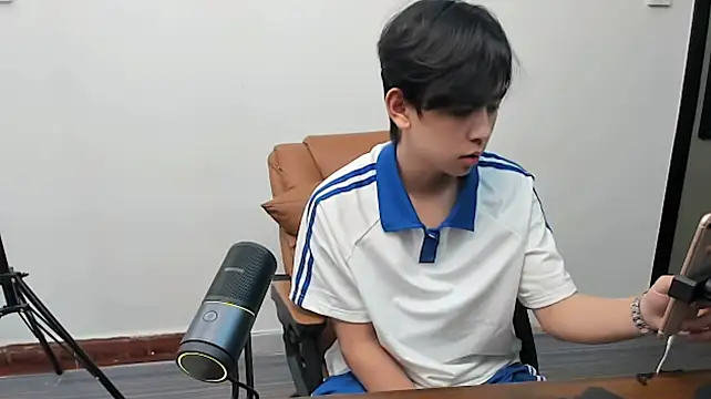 JKQ_334 Show Webcam