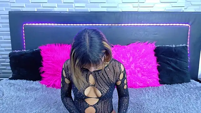 SeraphynLuxora Adlı Modelin Canlı XXX Sohbeti