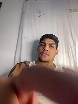 Show de Tatuadomoreno23cm na webcam