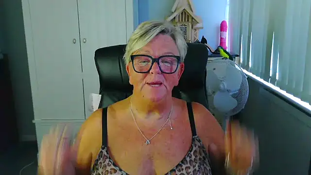 BridgetBlueEyes' Live XXX Chat