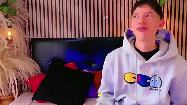 heyy_noah11 Live XXX-Chat