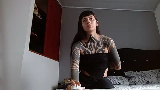 Emilia_1995's Live XXX Chat