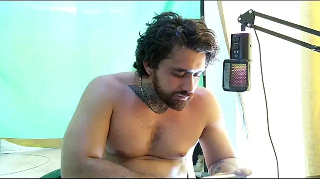 הופעת וובקאם של aronmiller404