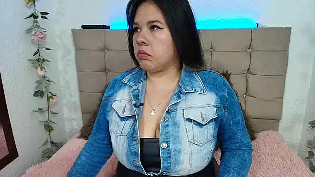 LinaBrowm XXX чат на живо