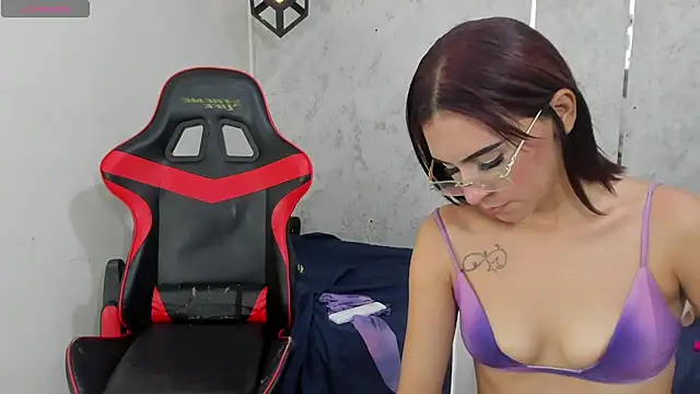 emy_0 Adlı Modelin Canlı XXX Sohbeti